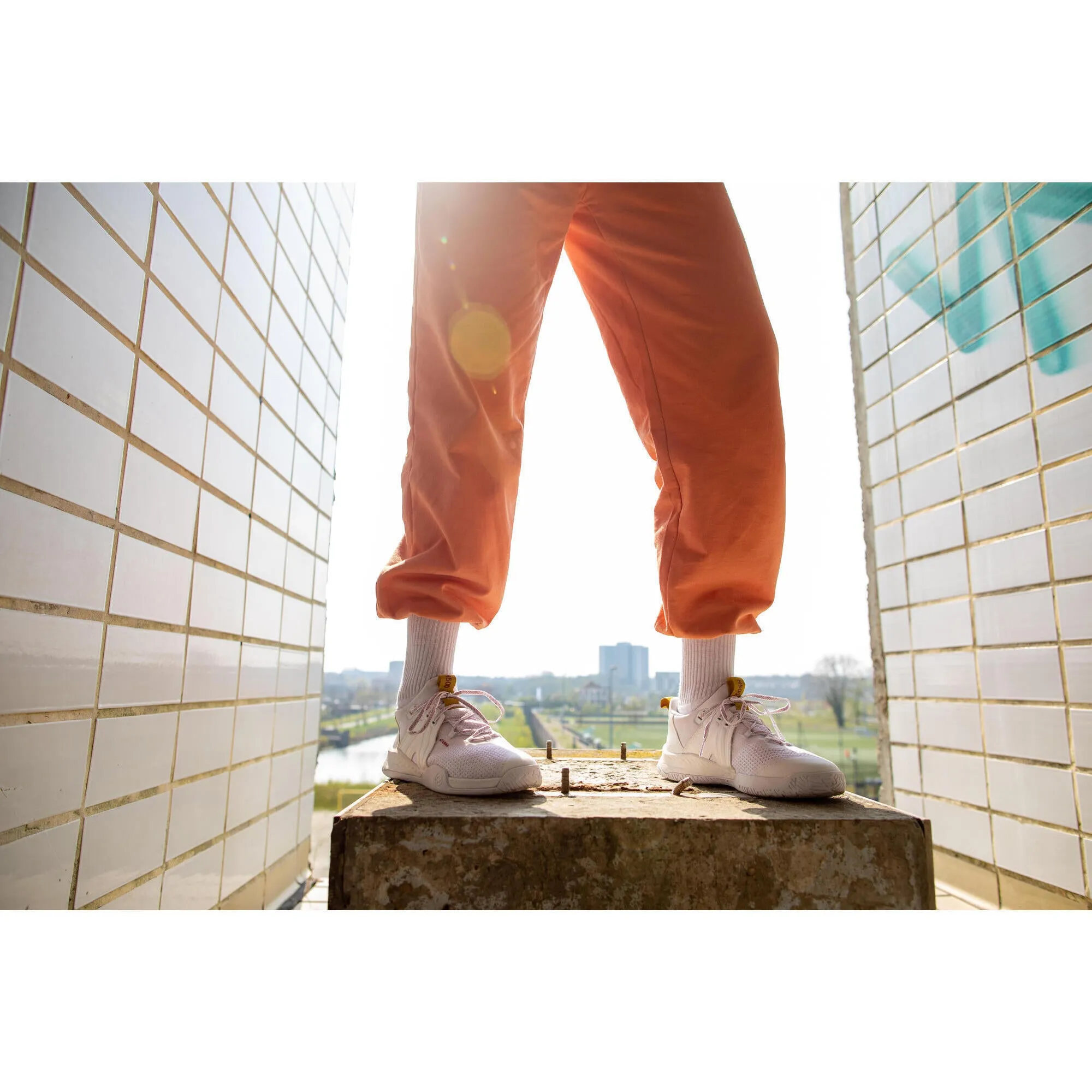 Men's/women's handball sneakers - H500 Faster white ATORKA white/ochre yellow/burgundy